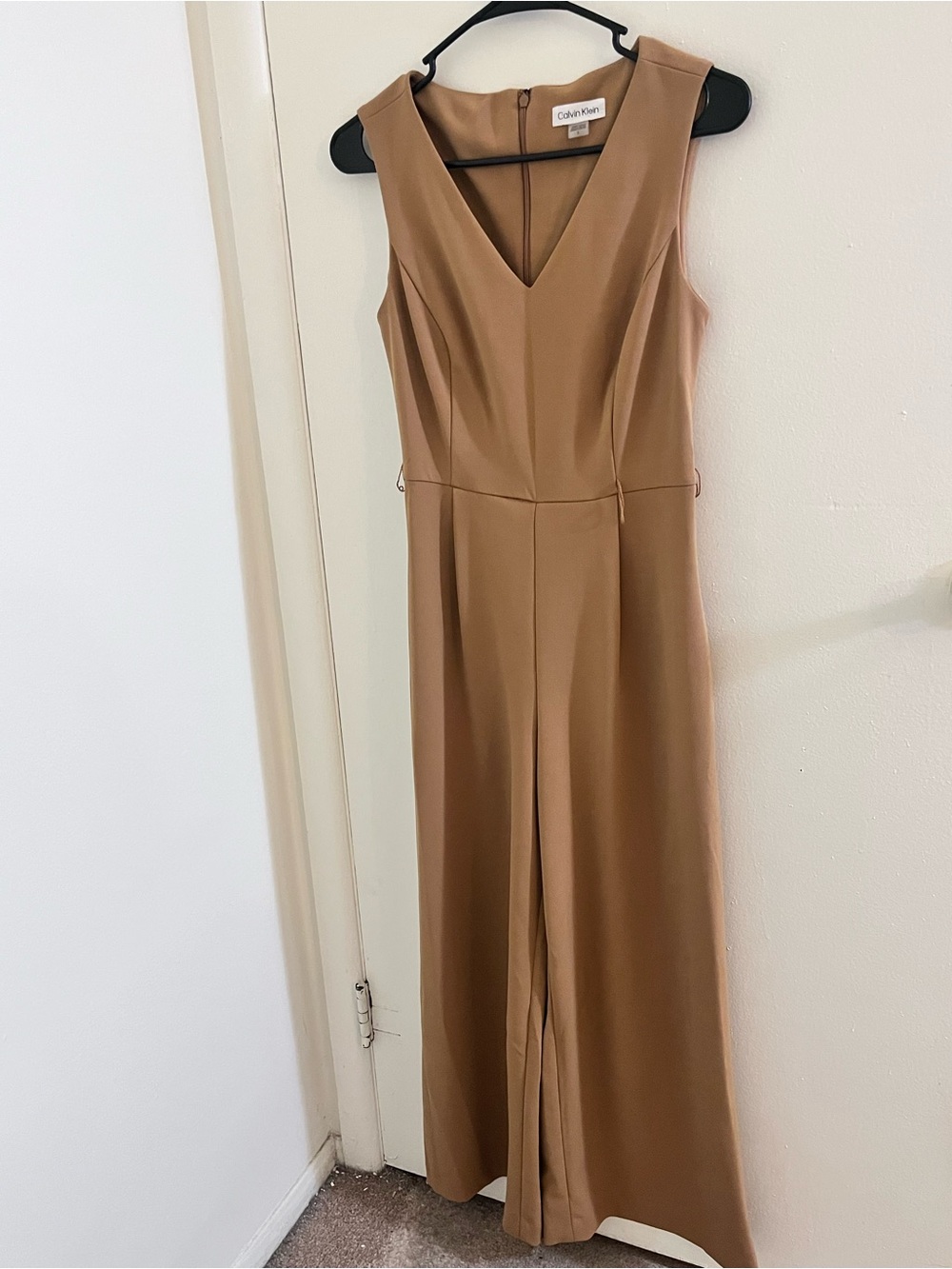 Calvin Klein Camel Tan Wide Leg Jumpsuit V-Neck Sleeveless Size 2 with Pockets
